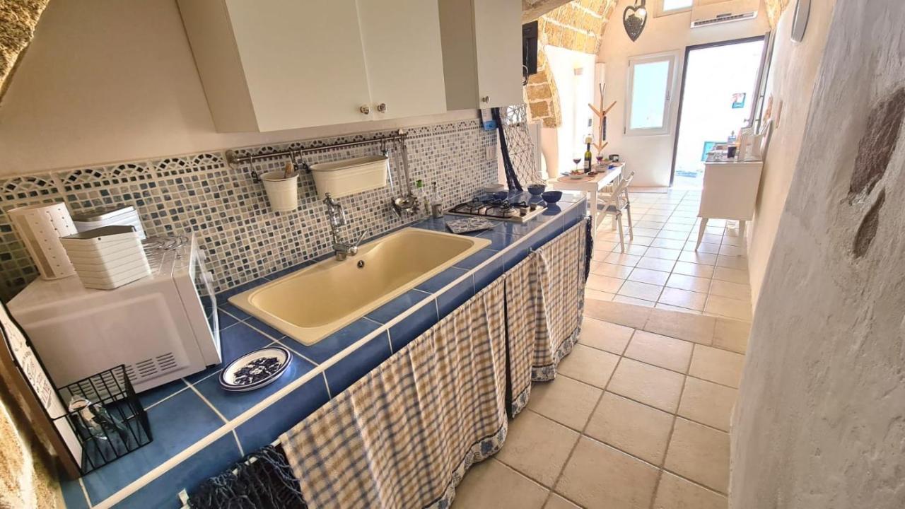 Mediterraneo House- Casa Nel Centro Storico Matino Luaran gambar